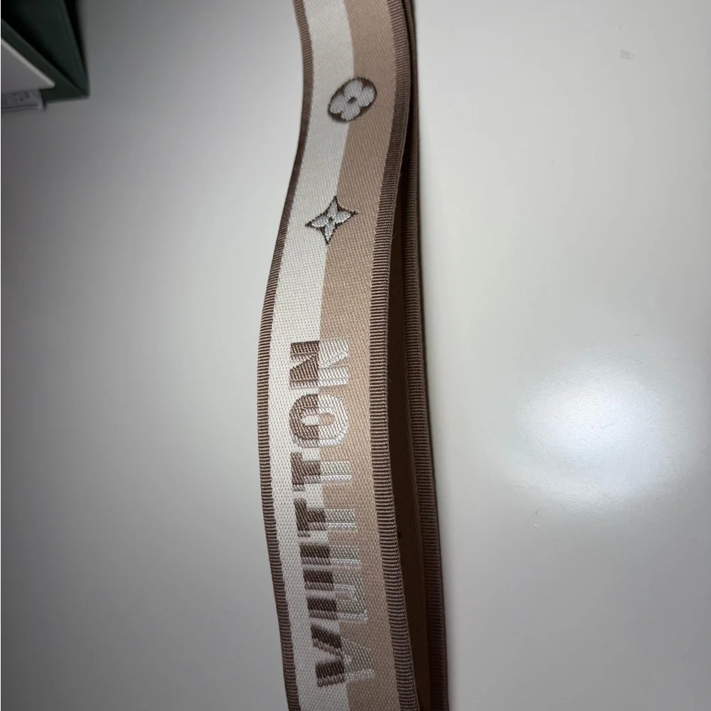 Louis Vuitton Bandoulière Beige Strap - Picture 8 of 13